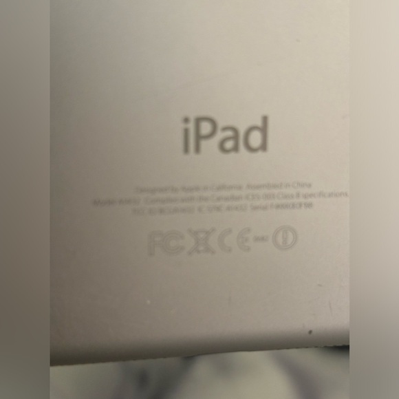 iPad mini with case and protector screen on - Picture 5 of 9